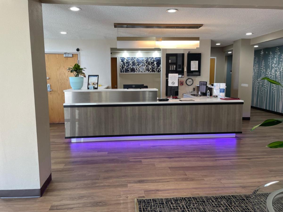 Baymont By Wyndham Boardman Hotel Екстериор снимка
