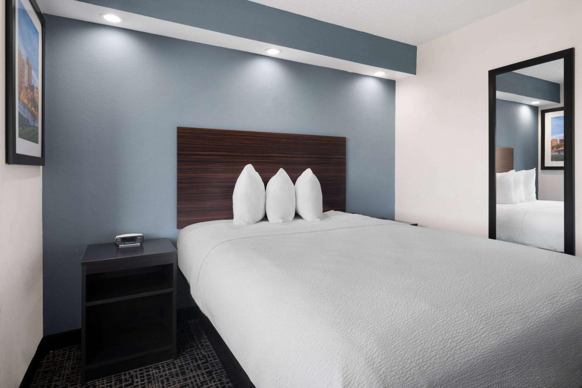 Baymont By Wyndham Boardman Hotel Екстериор снимка